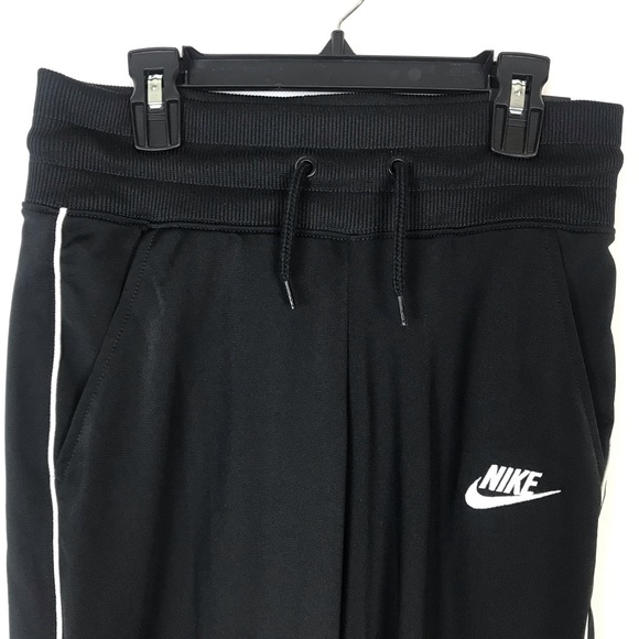 Nike Sportswear heritage black & white sweatpants - Picture 5 of 8